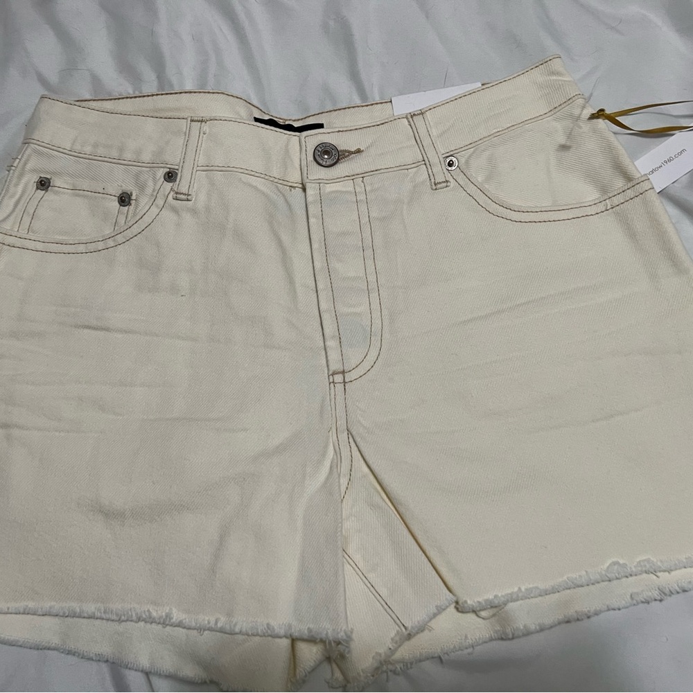 NWT.. house of Harlow mom shorts